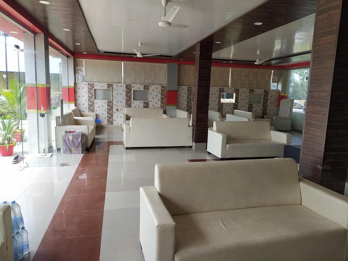 Oyo 82476 Royal Garden Ghaziabad Extérieur photo